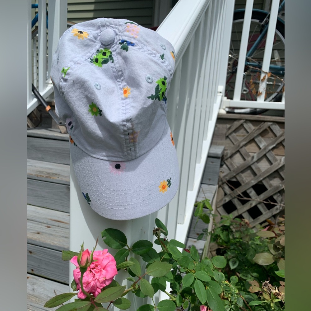 baggu pale blue floral cap